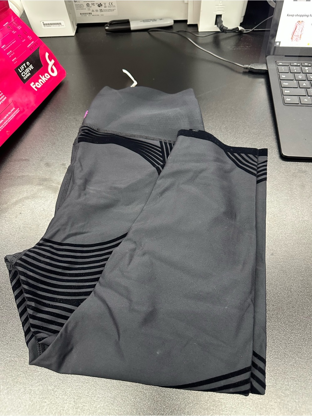 Fanka lift and curve capris